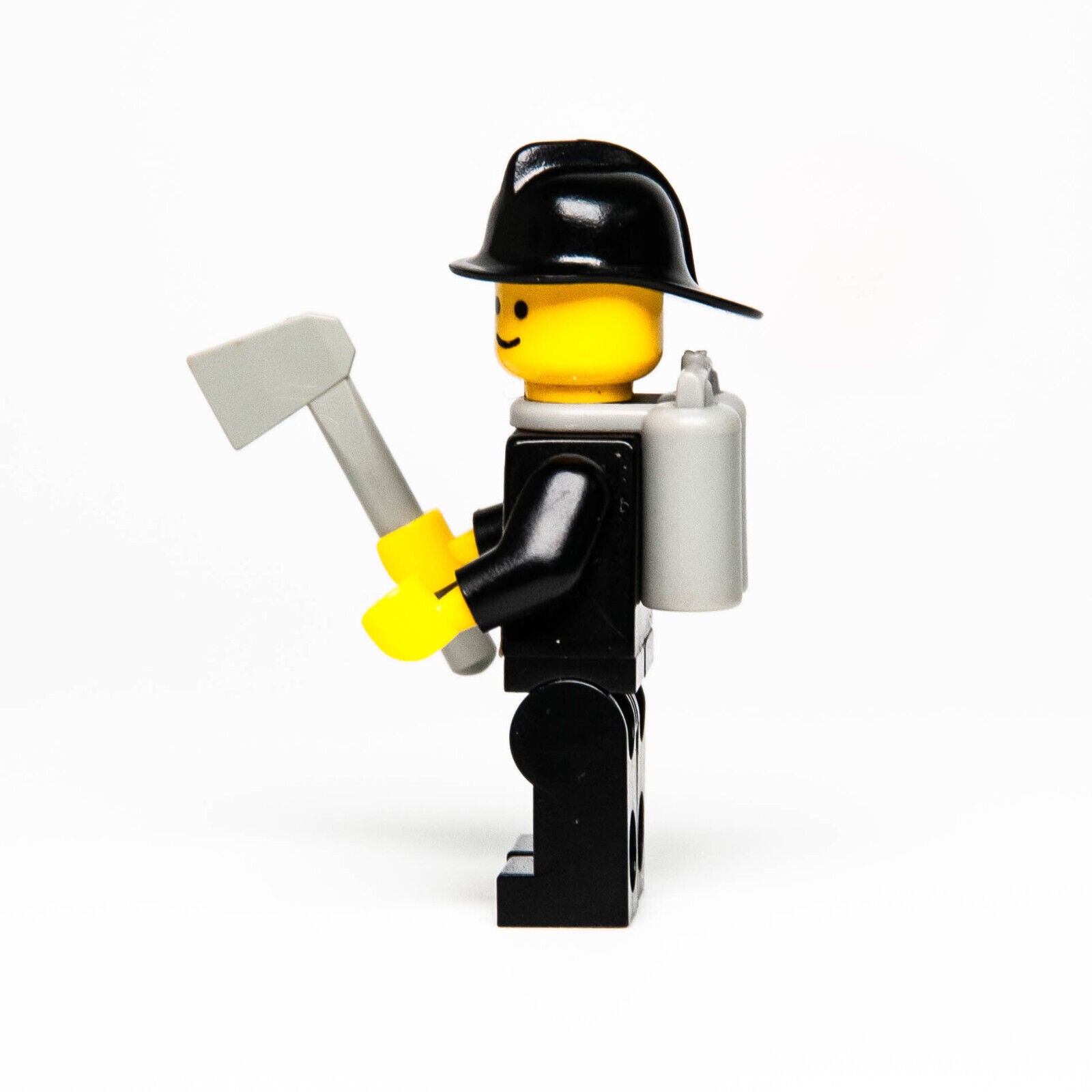 LEGO Classic Town Minifigure - Fire (firec019s) 374 590 640 - StudBee